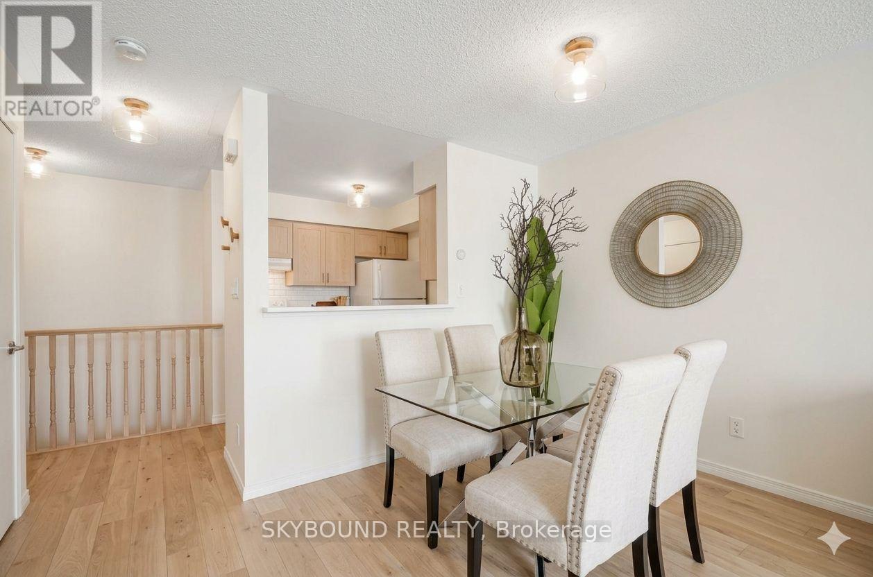 35 Sunrise Drive, Markham, Ontario  L3R 1A1 - Photo 5 - N12974474