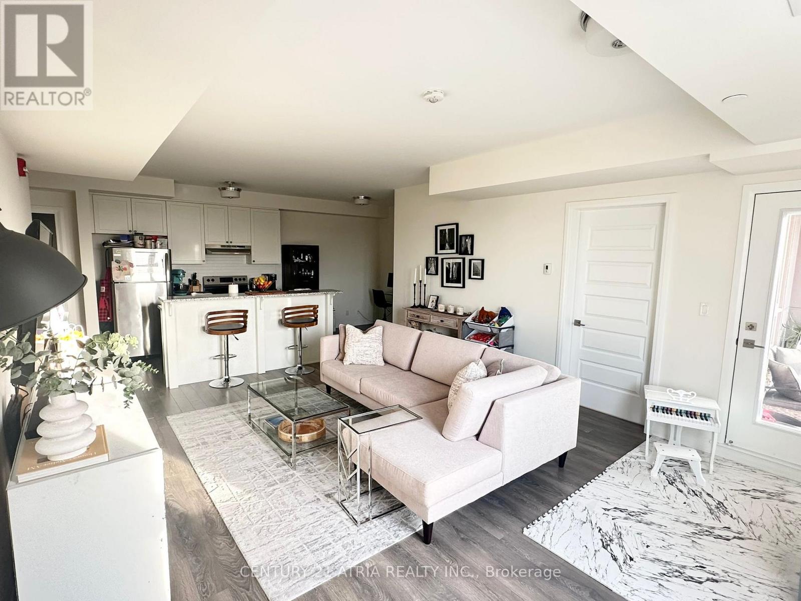 607 - 58 Adam Sellers Street, Markham, Ontario  L6B 1P5 - Photo 2 - N12974494