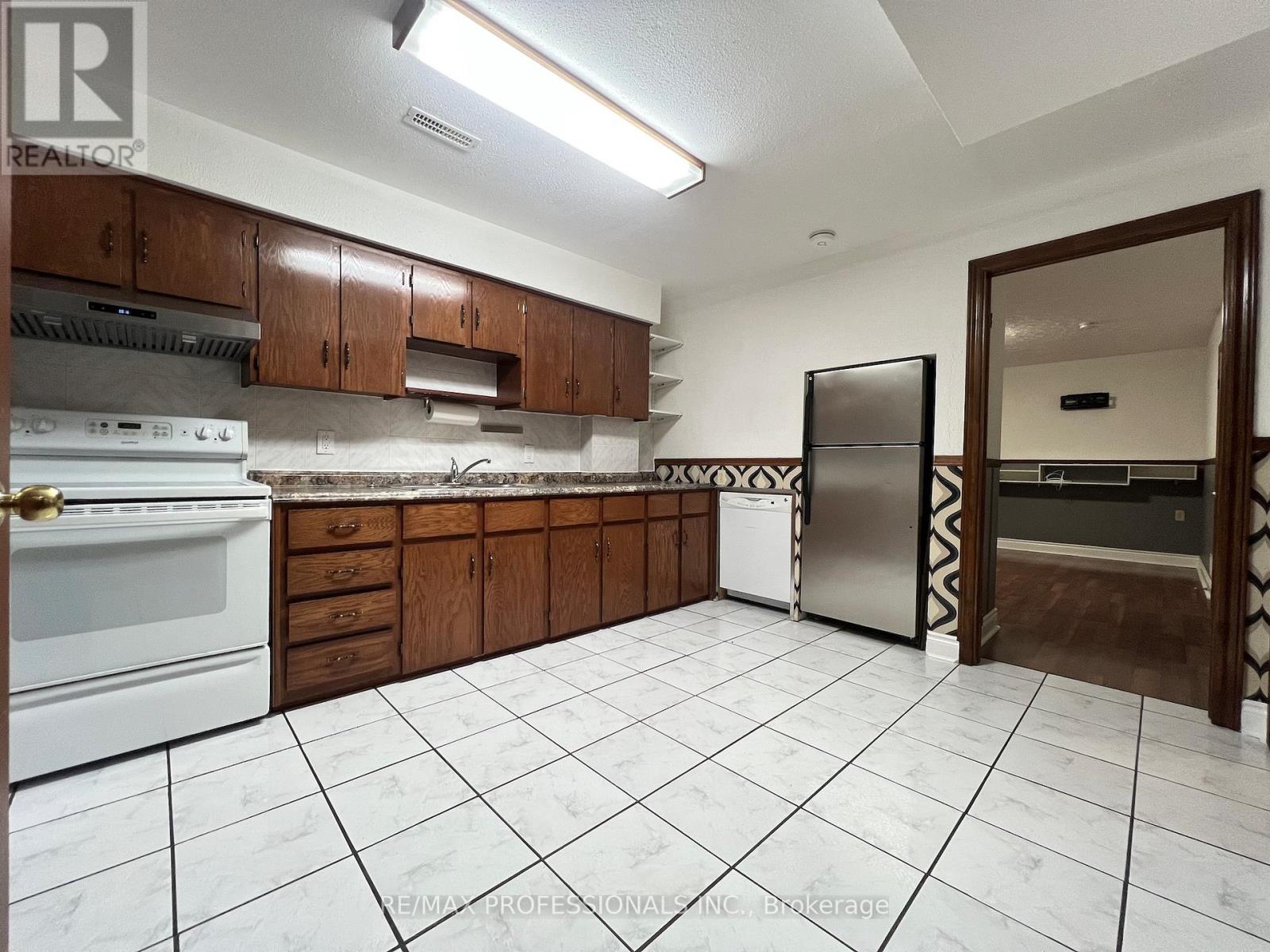 Basement - 94 Bremen Lane, Mississauga, Ontario  L5M 2N5 - Photo 17 - W12974484