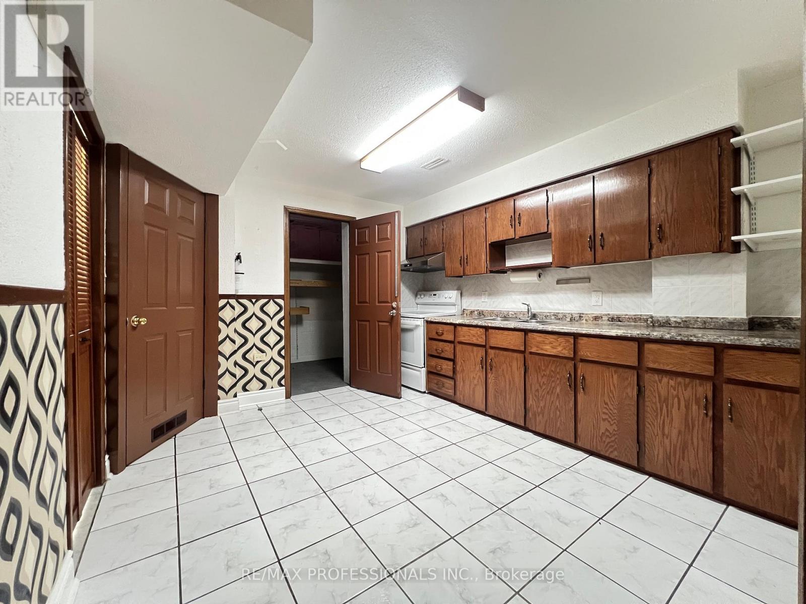 Basement - 94 Bremen Lane, Mississauga, Ontario  L5M 2N5 - Photo 19 - W12974484