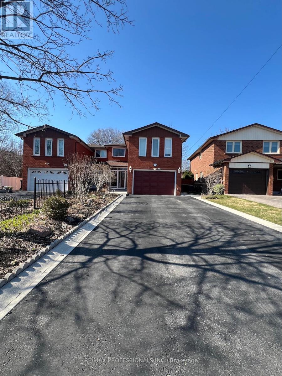 Basement - 94 Bremen Lane, Mississauga, Ontario  L5M 2N5 - Photo 2 - W12974484