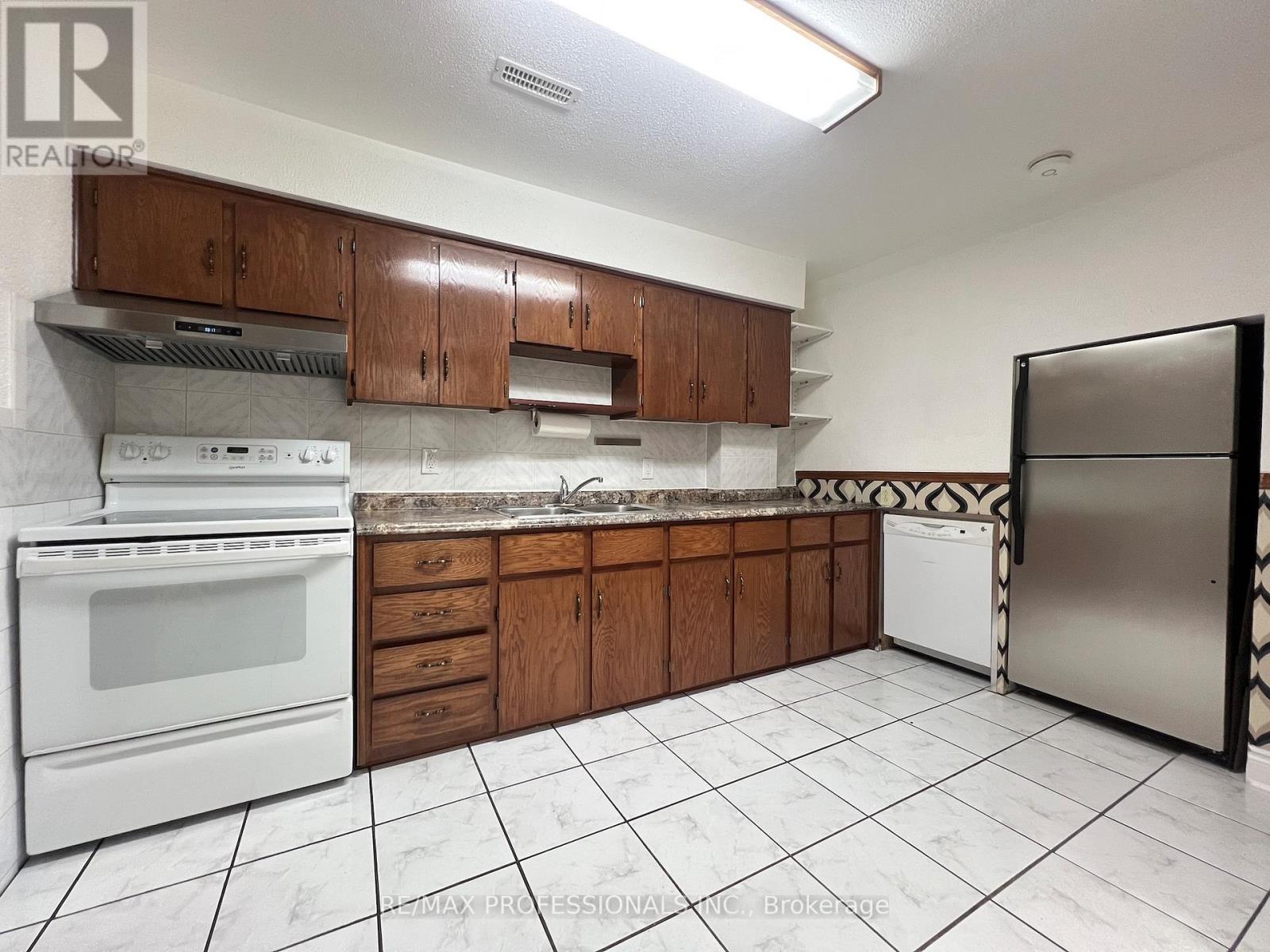 Basement - 94 Bremen Lane, Mississauga, Ontario  L5M 2N5 - Photo 20 - W12974484