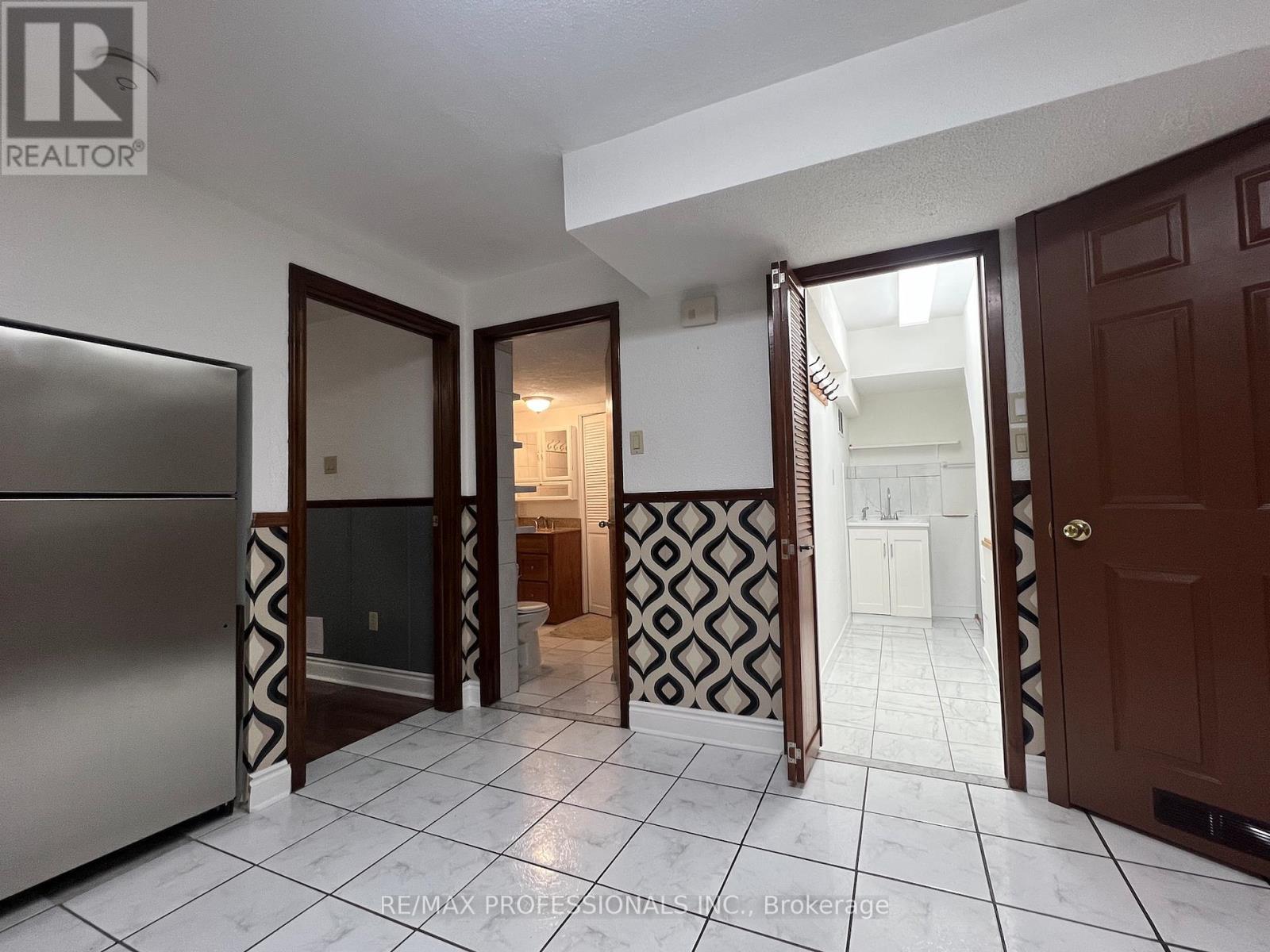 Basement - 94 Bremen Lane, Mississauga, Ontario  L5M 2N5 - Photo 21 - W12974484