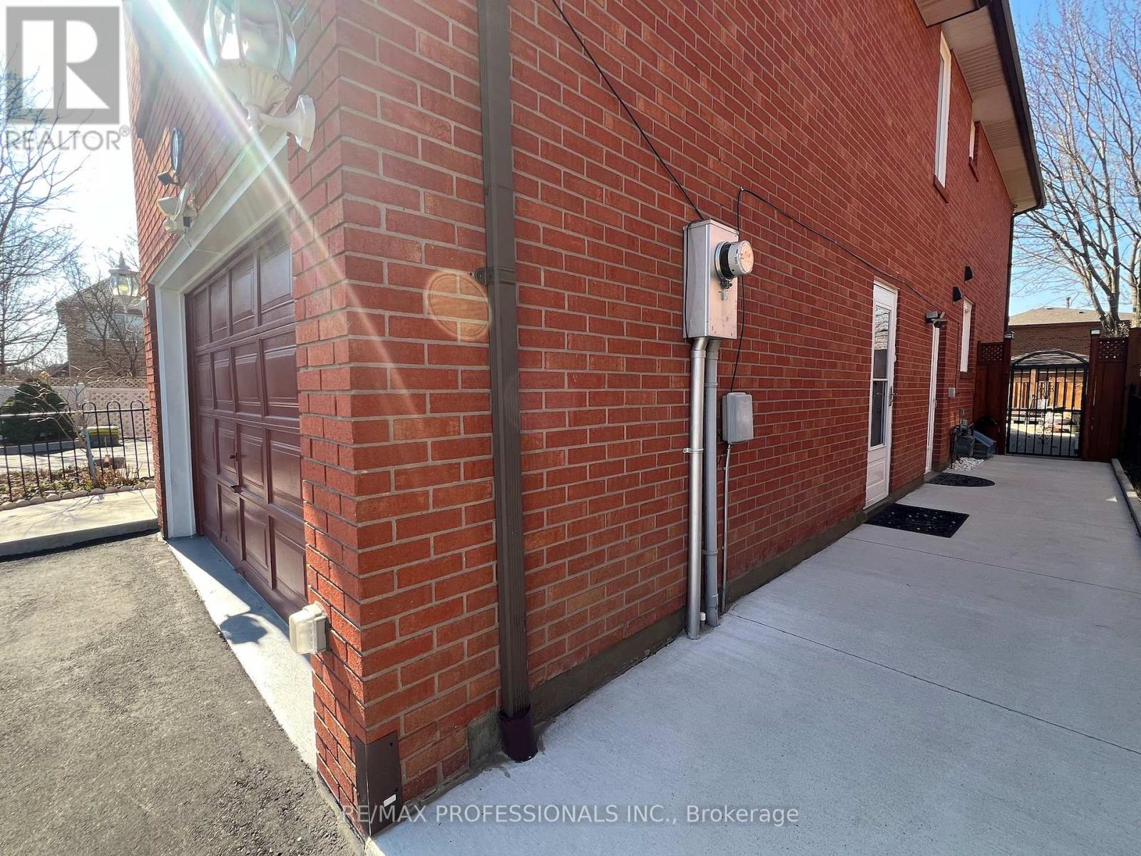 Basement - 94 Bremen Lane, Mississauga, Ontario  L5M 2N5 - Photo 4 - W12974484