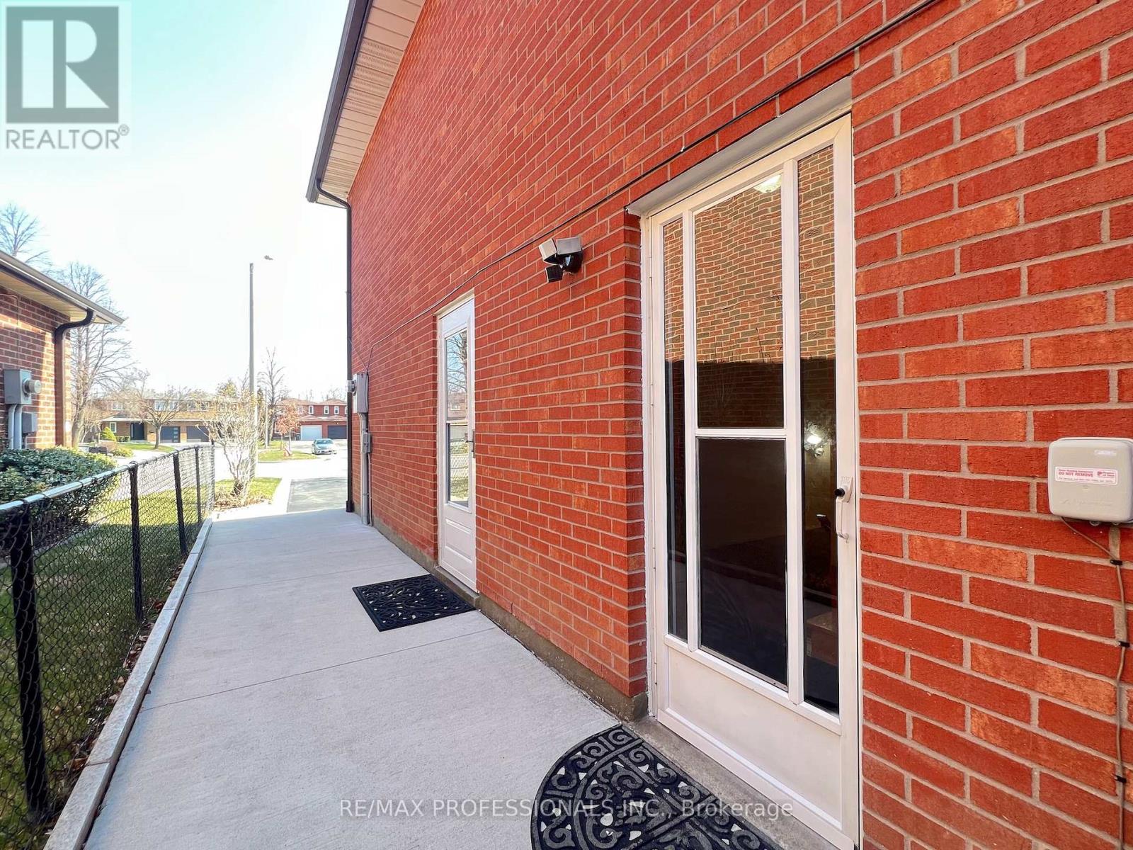 Basement - 94 Bremen Lane, Mississauga, Ontario  L5M 2N5 - Photo 5 - W12974484