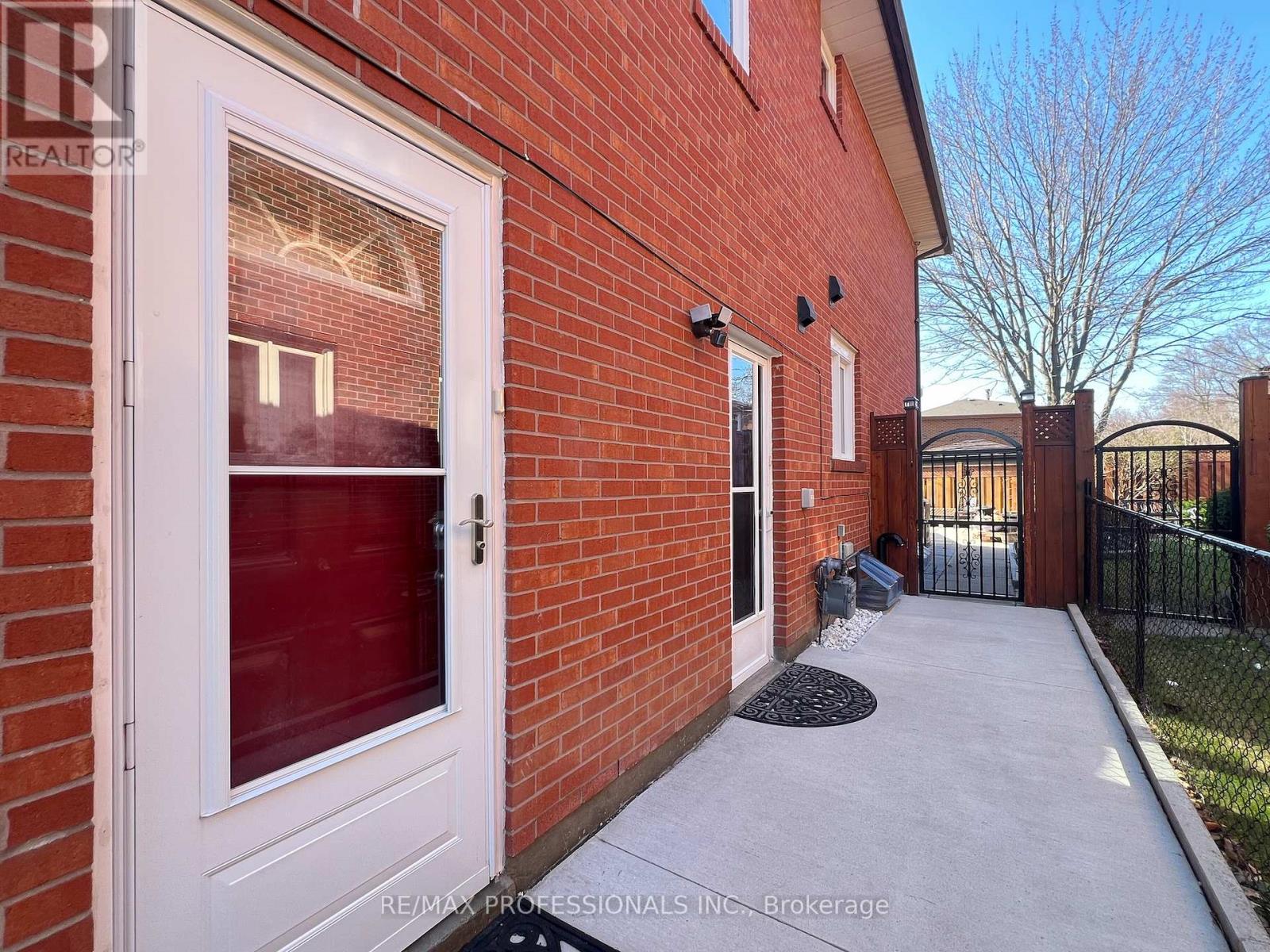 Basement - 94 Bremen Lane, Mississauga, Ontario  L5M 2N5 - Photo 6 - W12974484