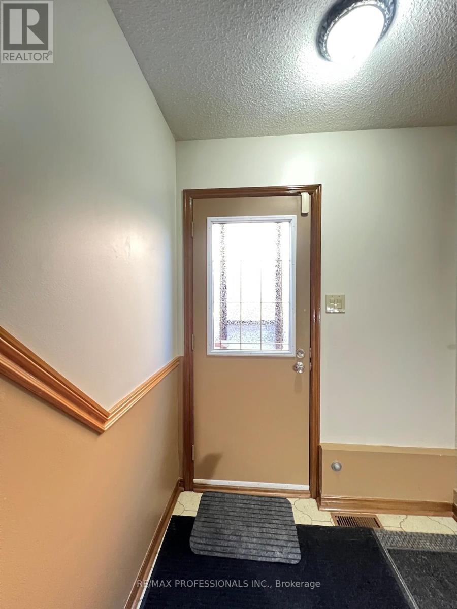 Basement - 94 Bremen Lane, Mississauga, Ontario  L5M 2N5 - Photo 7 - W12974484