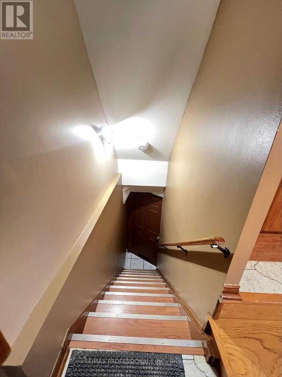 Basement - 94 Bremen Lane, Mississauga, Ontario  L5M 2N5 - Photo 9 - W12974484