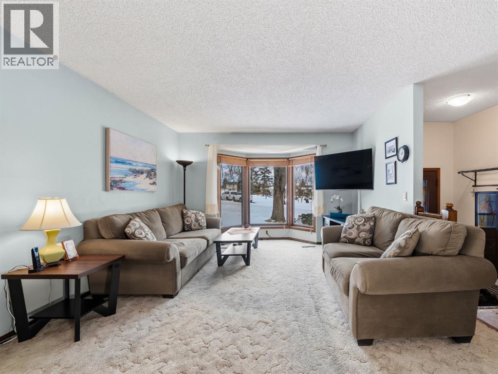 19 Scenic Green Nw, Calgary, Alberta  T3L 1A1 - Photo 5 - A2296929