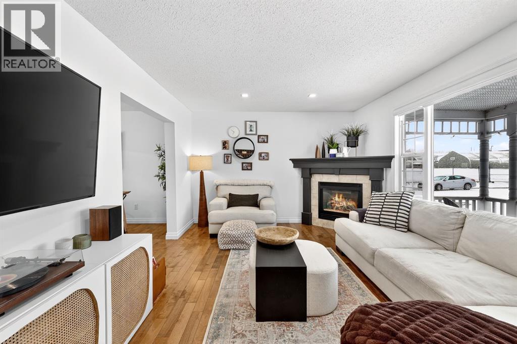 63 Amiens Crescent SW, Calgary, Alberta  T2T 6E9 - Photo 7 - A2299964