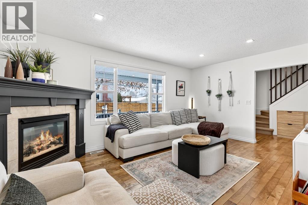 63 Amiens Crescent SW, Calgary, Alberta  T2T 6E9 - Photo 5 - A2299964