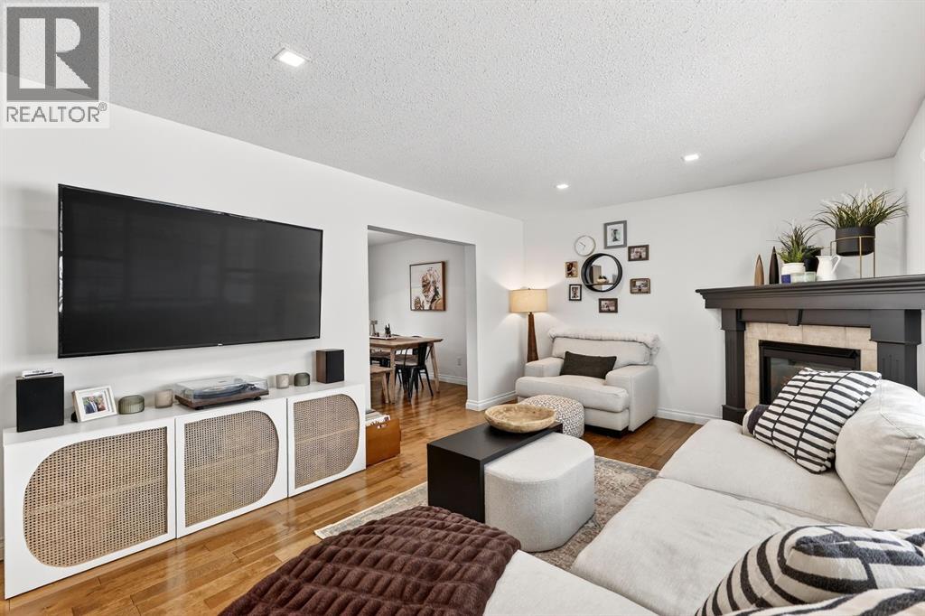 63 Amiens Crescent SW, Calgary, Alberta  T2T 6E9 - Photo 6 - A2299964