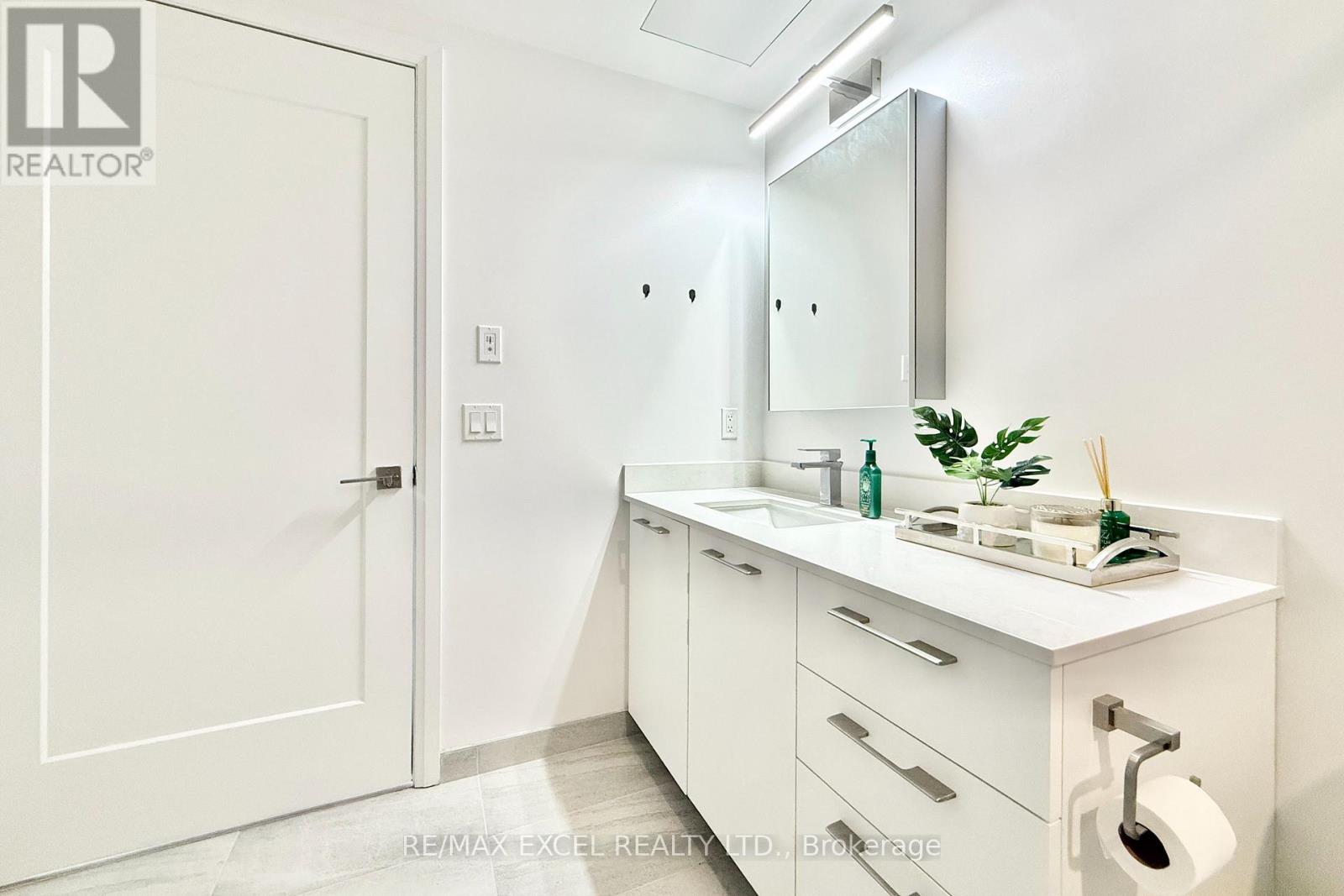 1801 - 18 Water Walk Drive, Markham, Ontario  L3R 6L5 - Photo 16 - N12973028