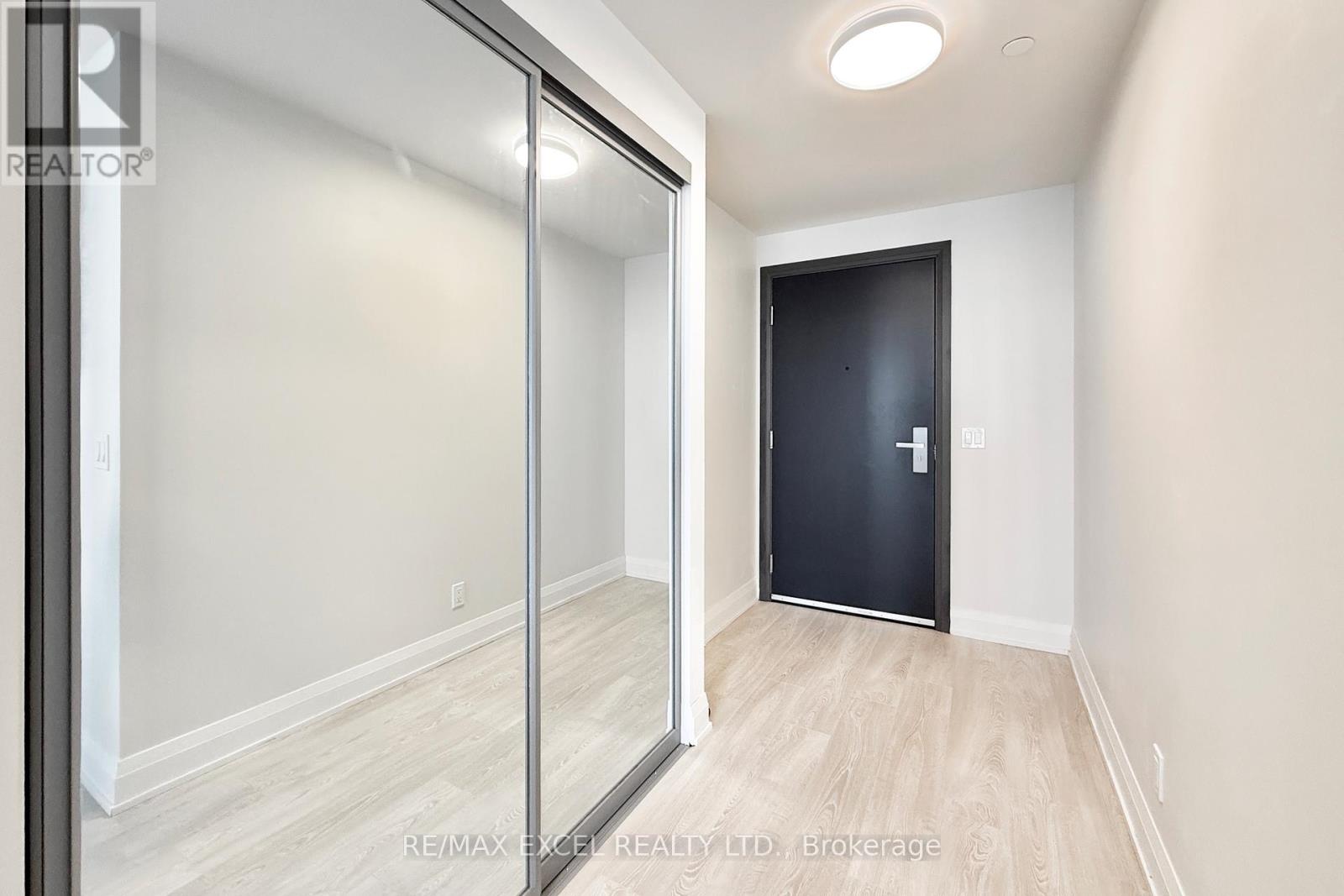 1801 - 18 Water Walk Drive, Markham, Ontario  L3R 6L5 - Photo 4 - N12973028