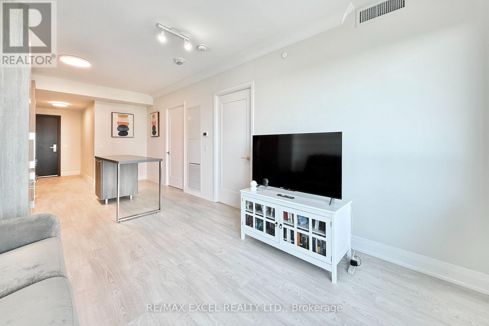 1801 - 18 Water Walk Drive, Markham, Ontario  L3R 6L5 - Photo 8 - N12973028