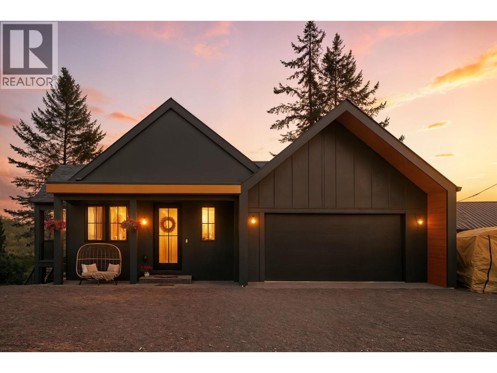 10 Valley Drive, Vernon, British Columbia  V1H 2B4 - Photo 2 - 10377414