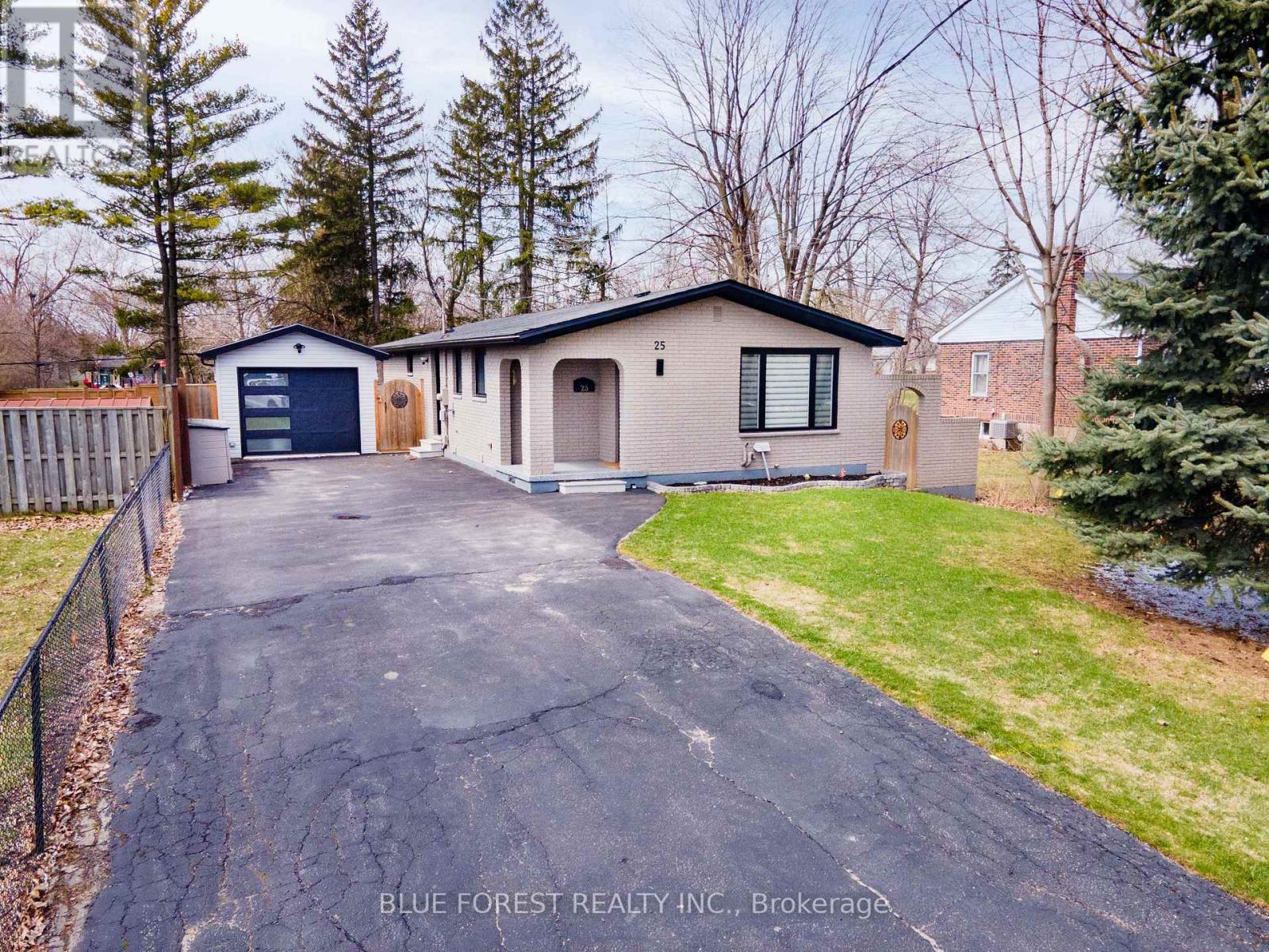 25 HOLIDAY AVENUE, London South, Ontario