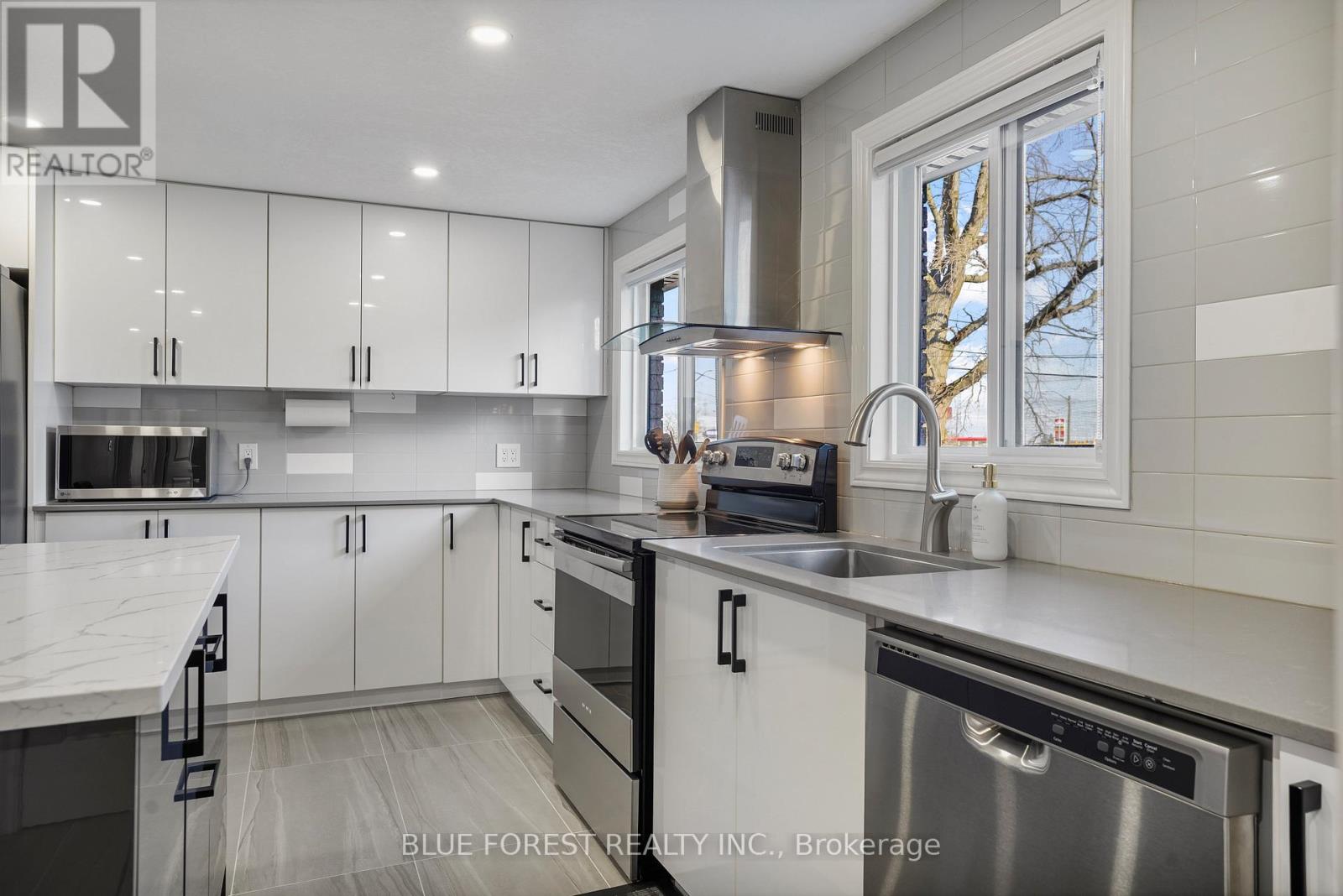 25 Holiday Avenue, London South, Ontario  N6E 1M9 - Photo 12 - X12974548