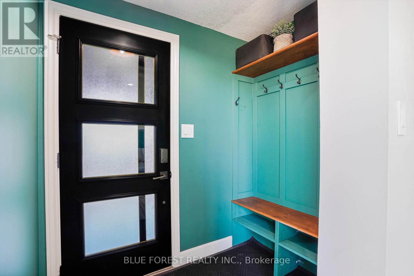 25 Holiday Avenue, London South, Ontario  N6E 1M9 - Photo 3 - X12974548