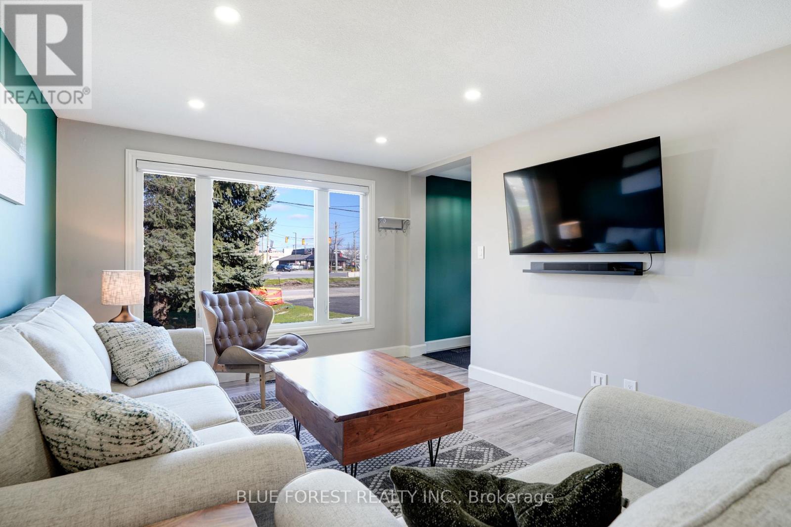 25 Holiday Avenue, London South, Ontario  N6E 1M9 - Photo 6 - X12974548