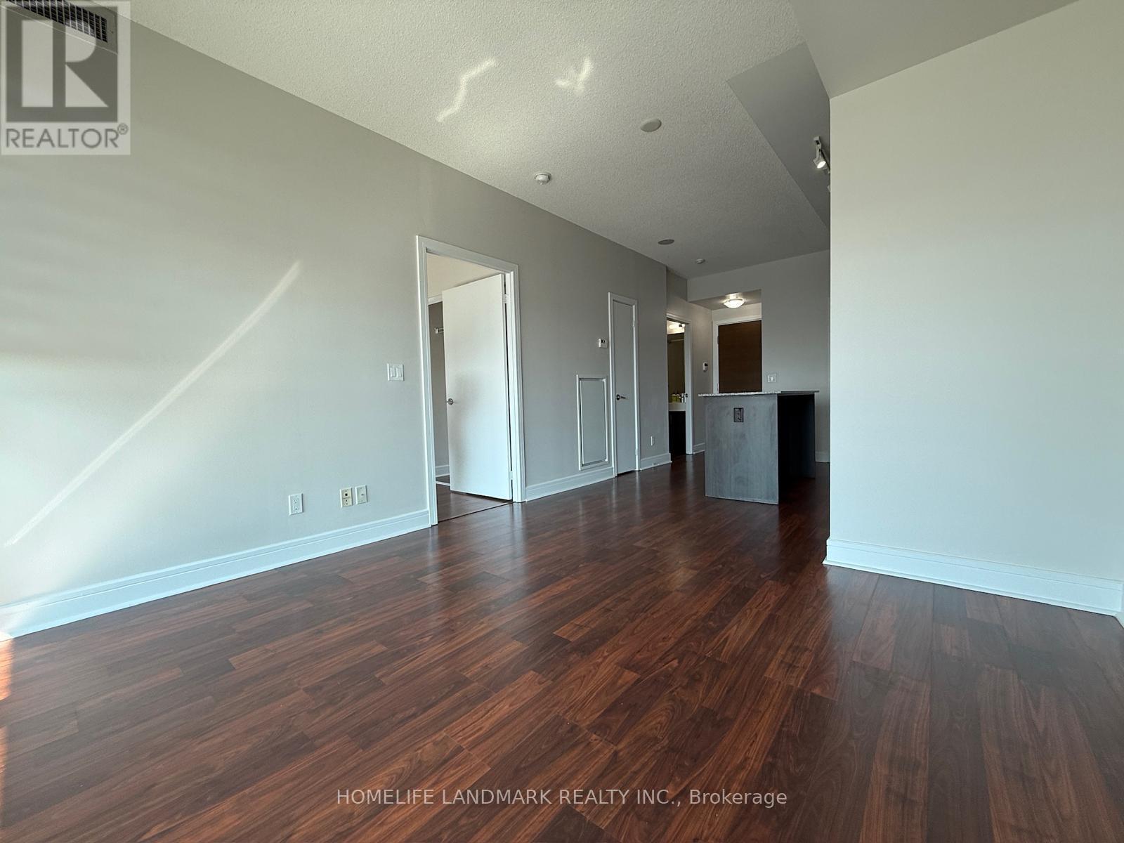 827 - 35 Brian Peck Crescent, Toronto, Ontario  M4G 0A5 - Photo 4 - C12974546