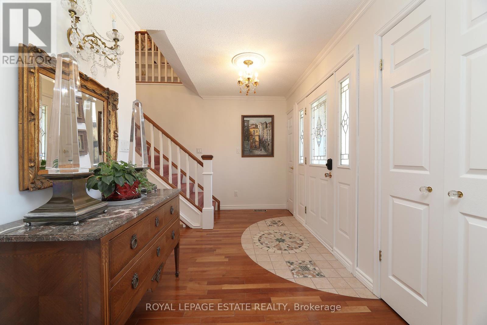 898 Beaufort Court, Oshawa, Ontario  L1G 7J7 - Photo 4 - E12974528