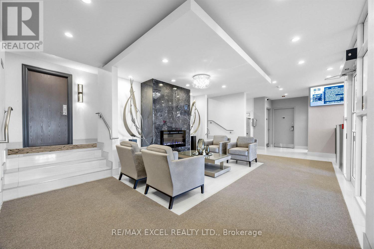 916 - 340 Watson Street W, Whitby, Ontario  L1N 9G1 - Photo 2 - E12974532