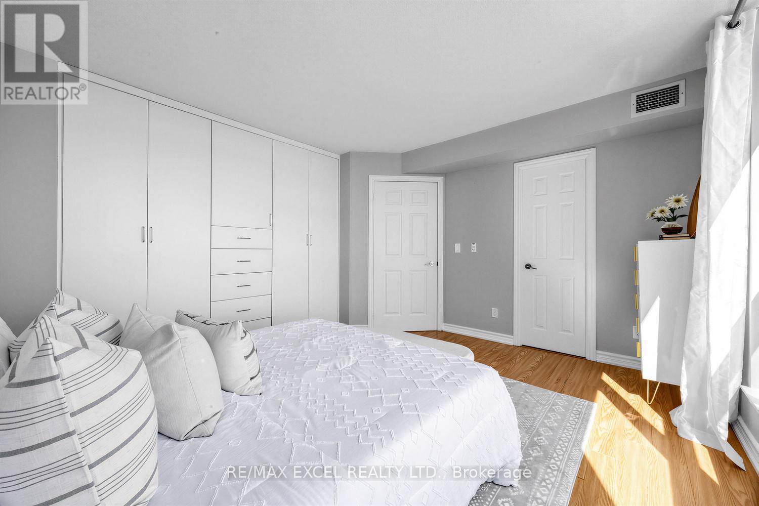 916 - 340 Watson Street W, Whitby, Ontario  L1N 9G1 - Photo 4 - E12974532