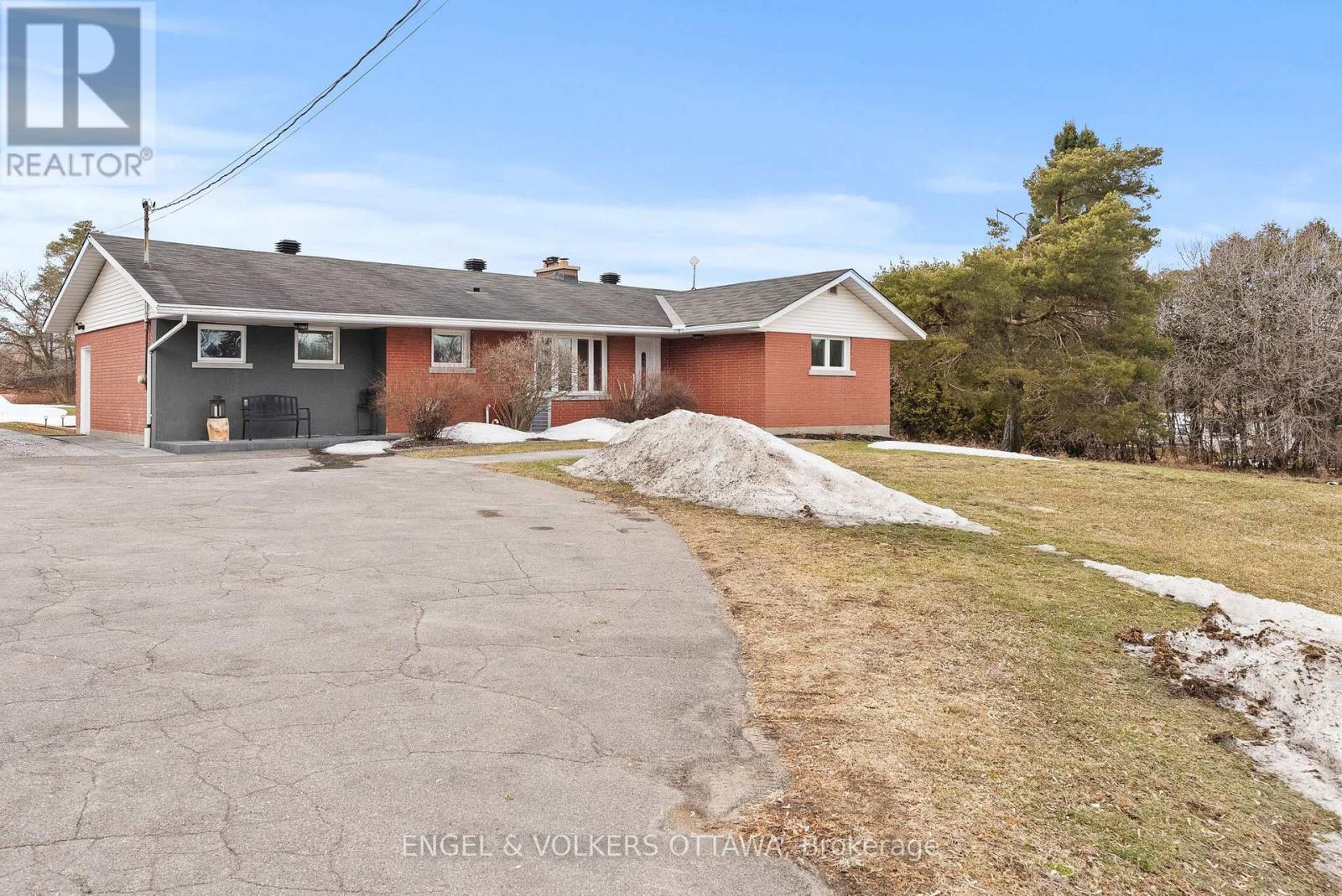 4624 Albion Road, Ottawa, Ontario  K1X 1A5 - Photo 2 - X12974508