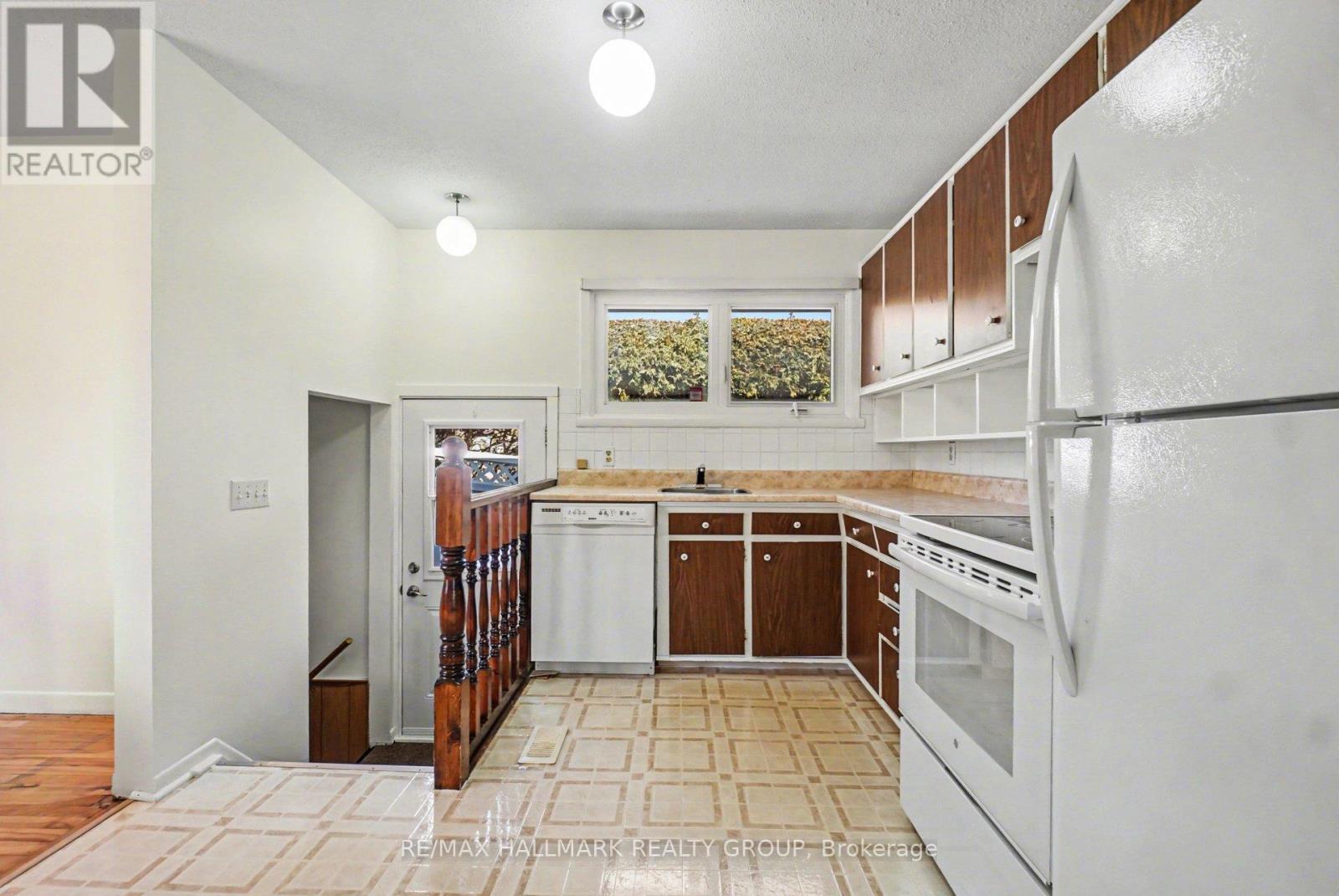 2354 Furby Avenue, Ottawa, Ontario  K1G 1E3 - Photo 12 - X12974568