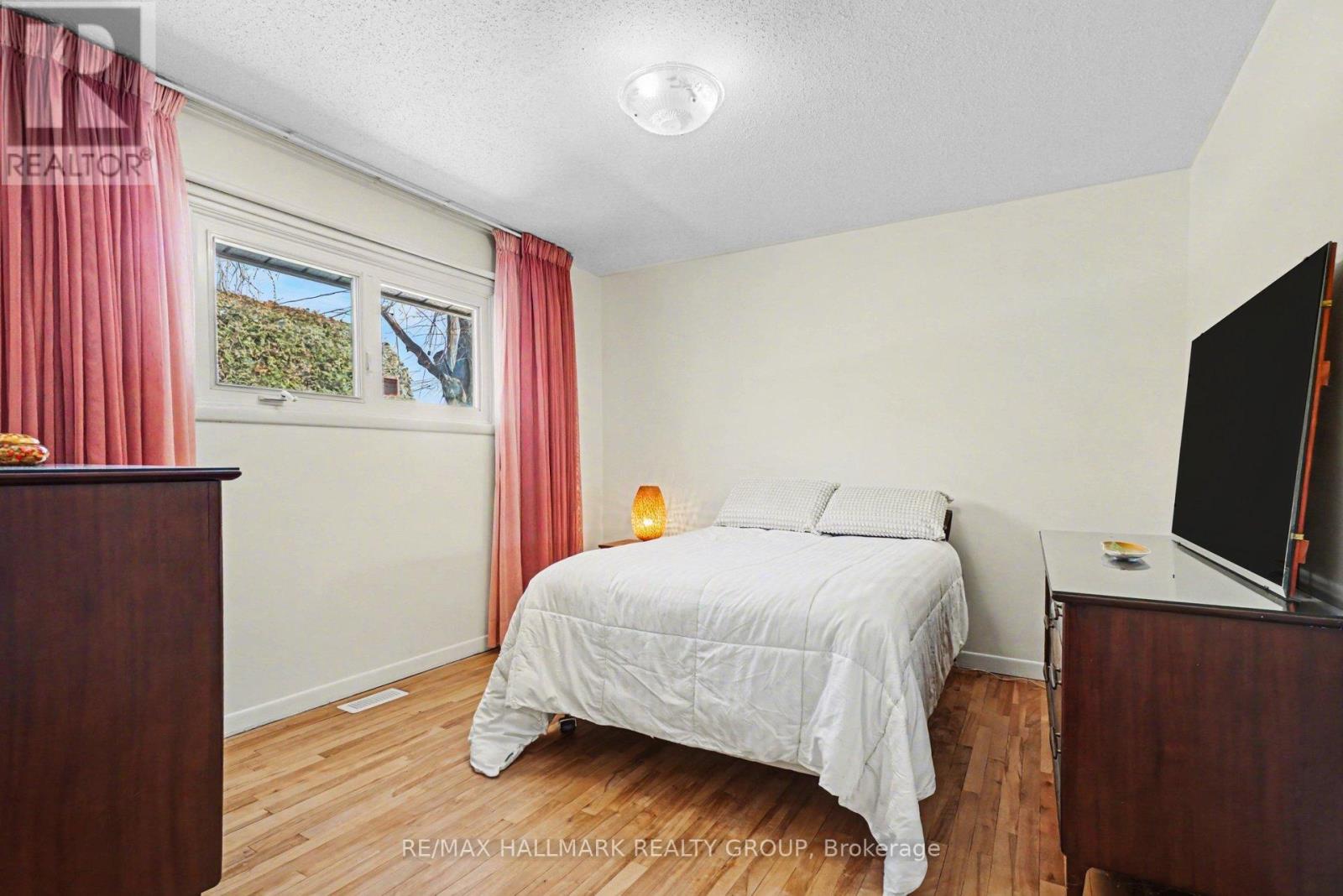 2354 Furby Avenue, Ottawa, Ontario  K1G 1E3 - Photo 15 - X12974568