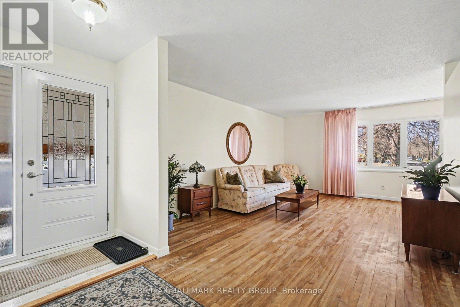 2354 Furby Avenue, Ottawa, Ontario  K1G 1E3 - Photo 6 - X12974568