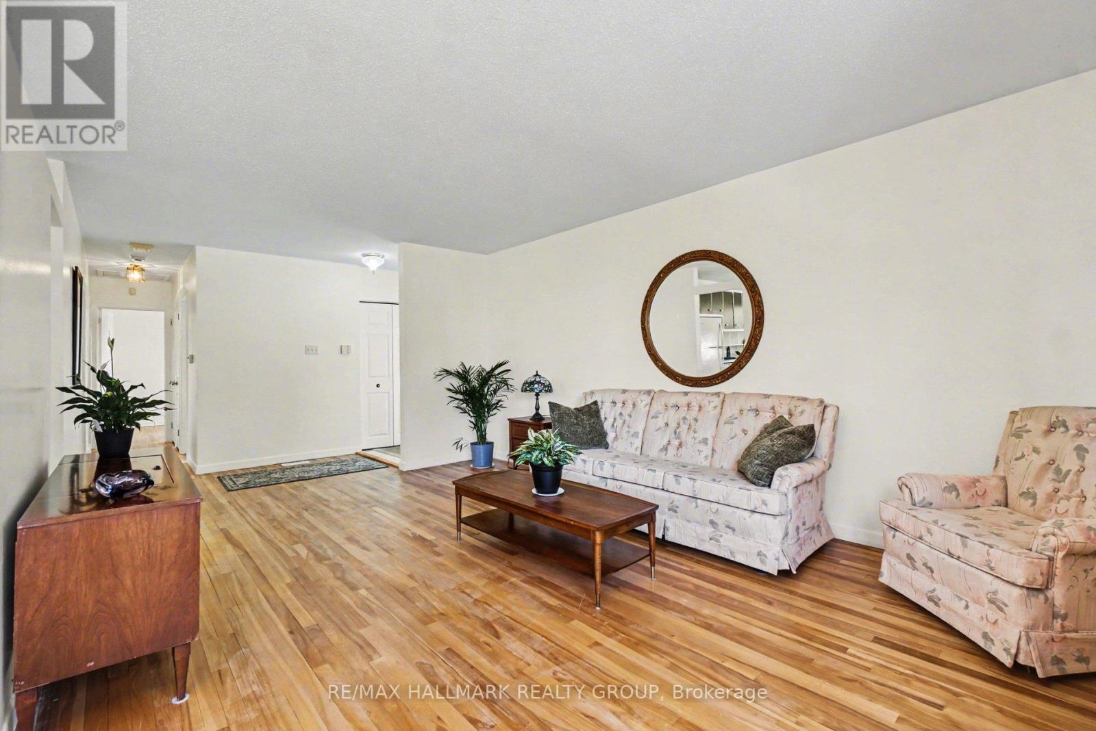 2354 Furby Avenue, Ottawa, Ontario  K1G 1E3 - Photo 7 - X12974568