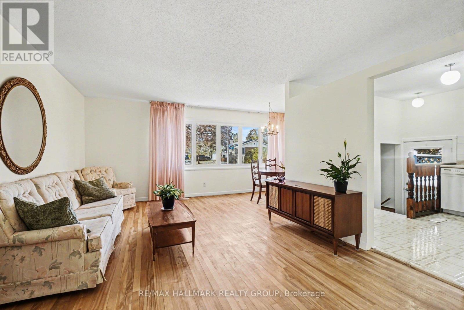 2354 Furby Avenue, Ottawa, Ontario  K1G 1E3 - Photo 8 - X12974568