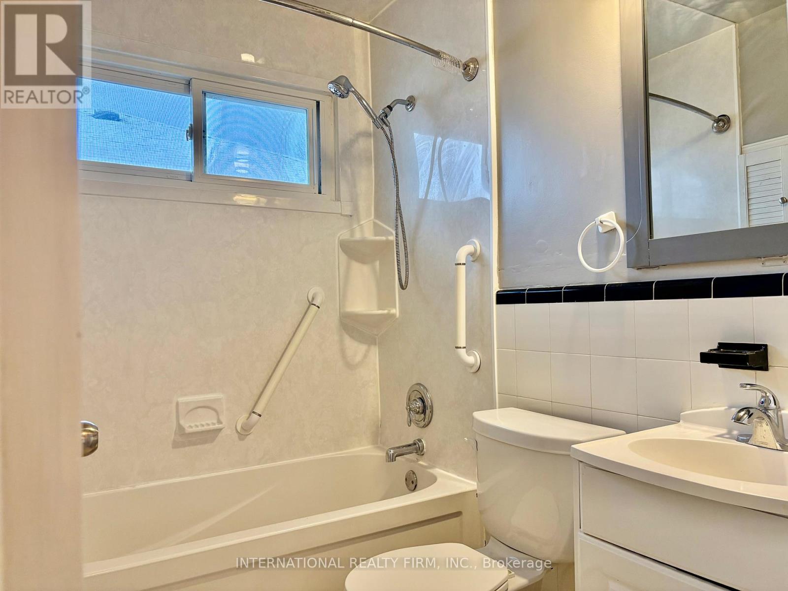 Main - 397 Centre Street E, Richmond Hill, Ontario  L4C 1B5 - Photo 13 - N12974514