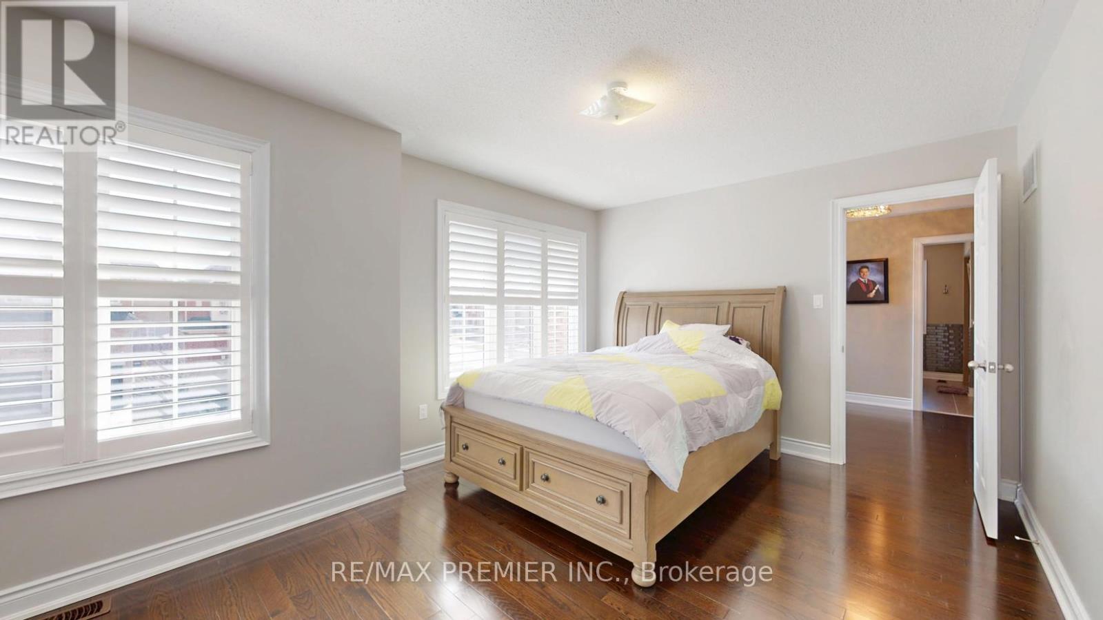 48 Heron Hollow Avenue, Richmond Hill, Ontario  L4E 0G9 - Photo 10 - N12974520