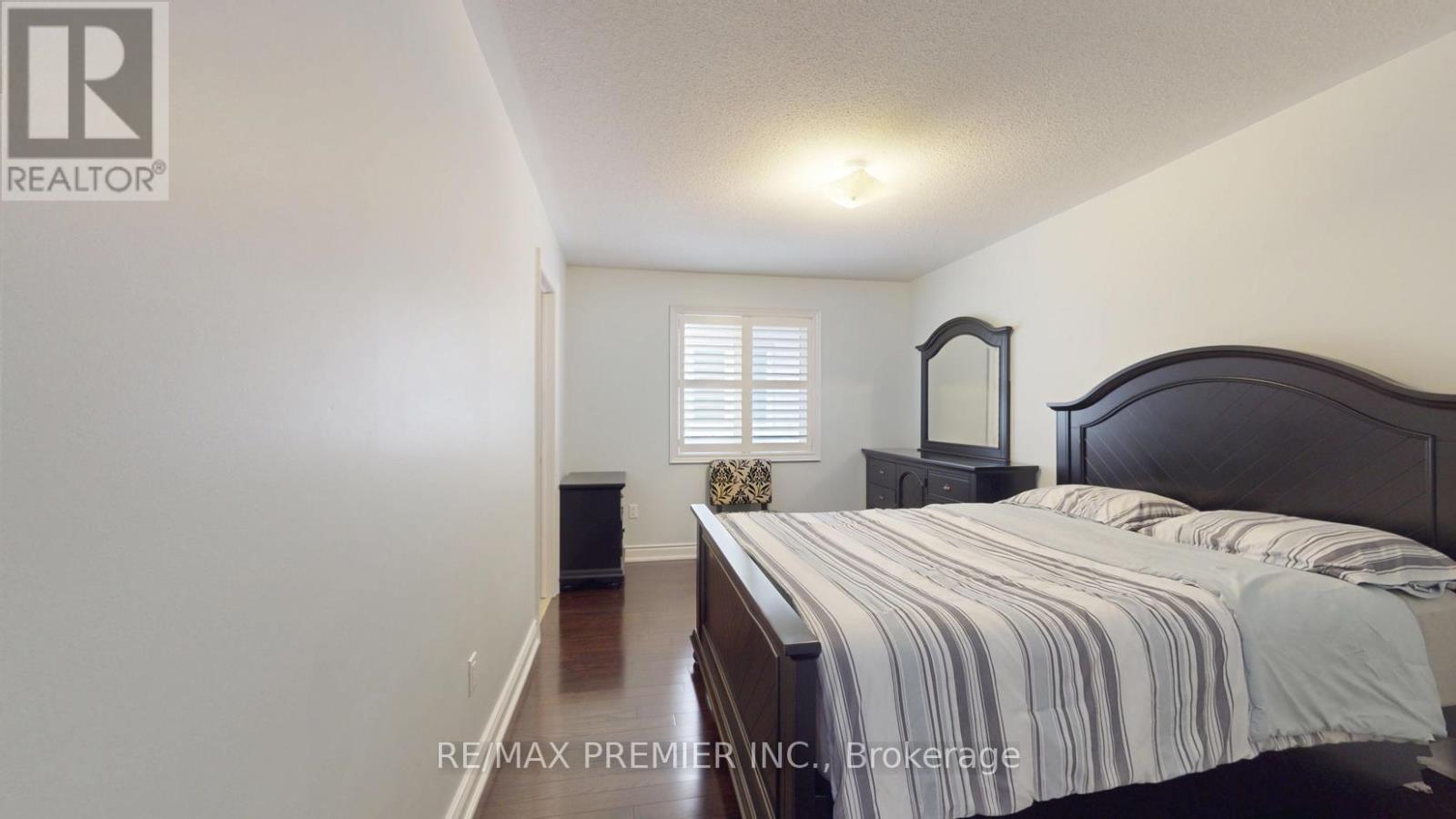 48 Heron Hollow Avenue, Richmond Hill, Ontario  L4E 0G9 - Photo 11 - N12974520