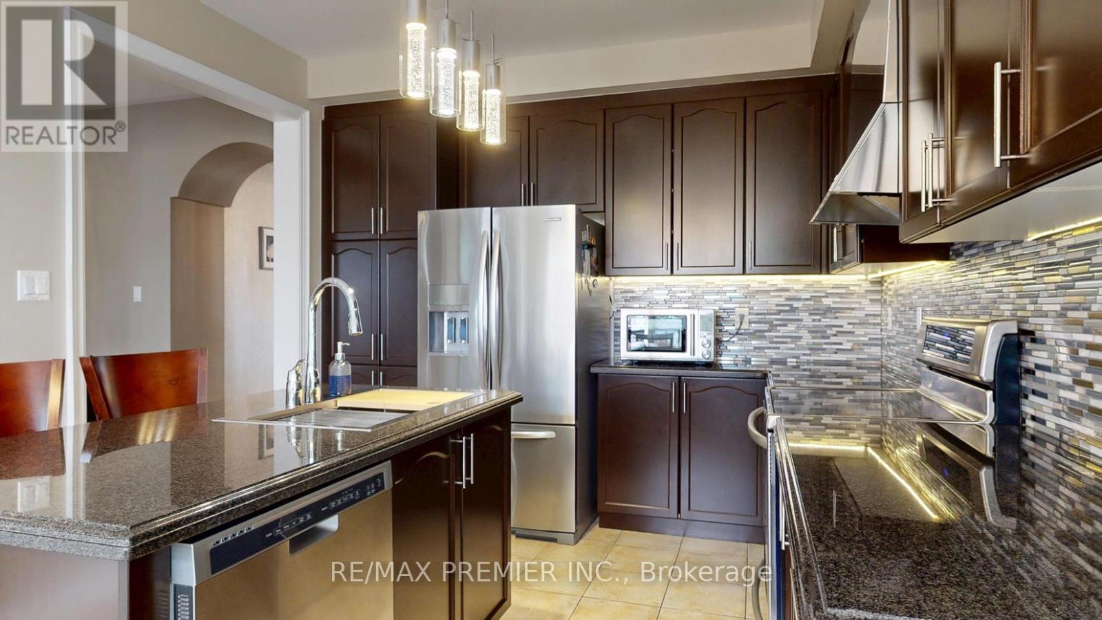 48 Heron Hollow Avenue, Richmond Hill, Ontario  L4E 0G9 - Photo 7 - N12974520