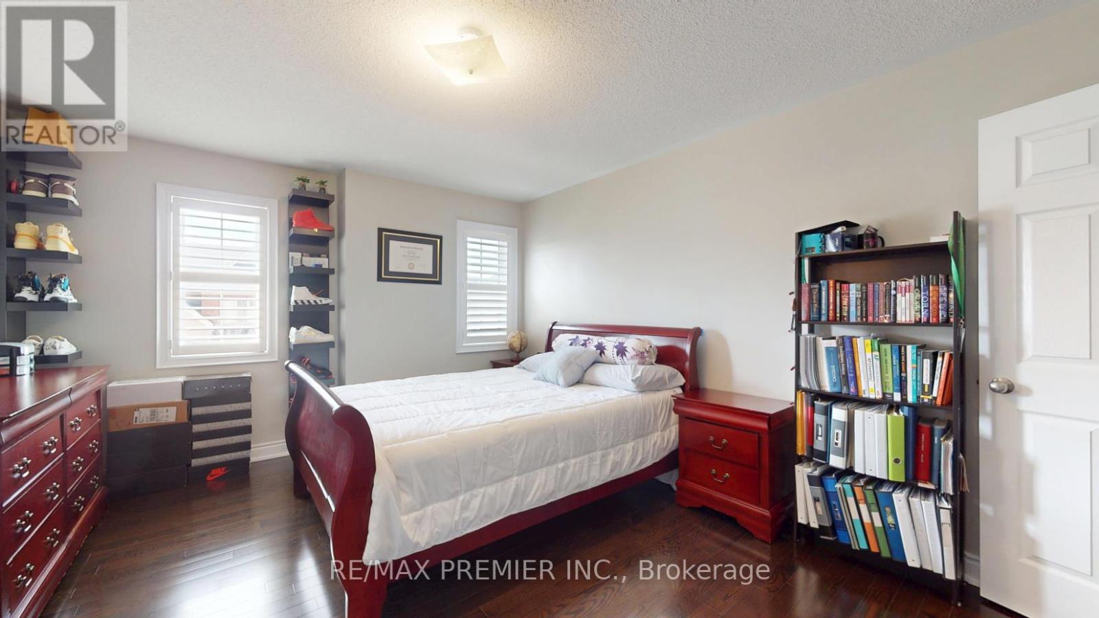 48 Heron Hollow Avenue, Richmond Hill, Ontario  L4E 0G9 - Photo 9 - N12974520