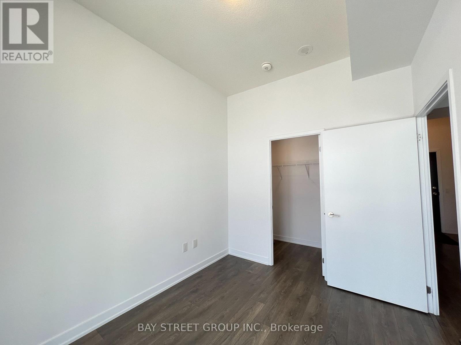 511 - 60 Honeycrisp Crescent, Vaughan, Ontario  L4K 0N5 - Photo 10 - N12974572