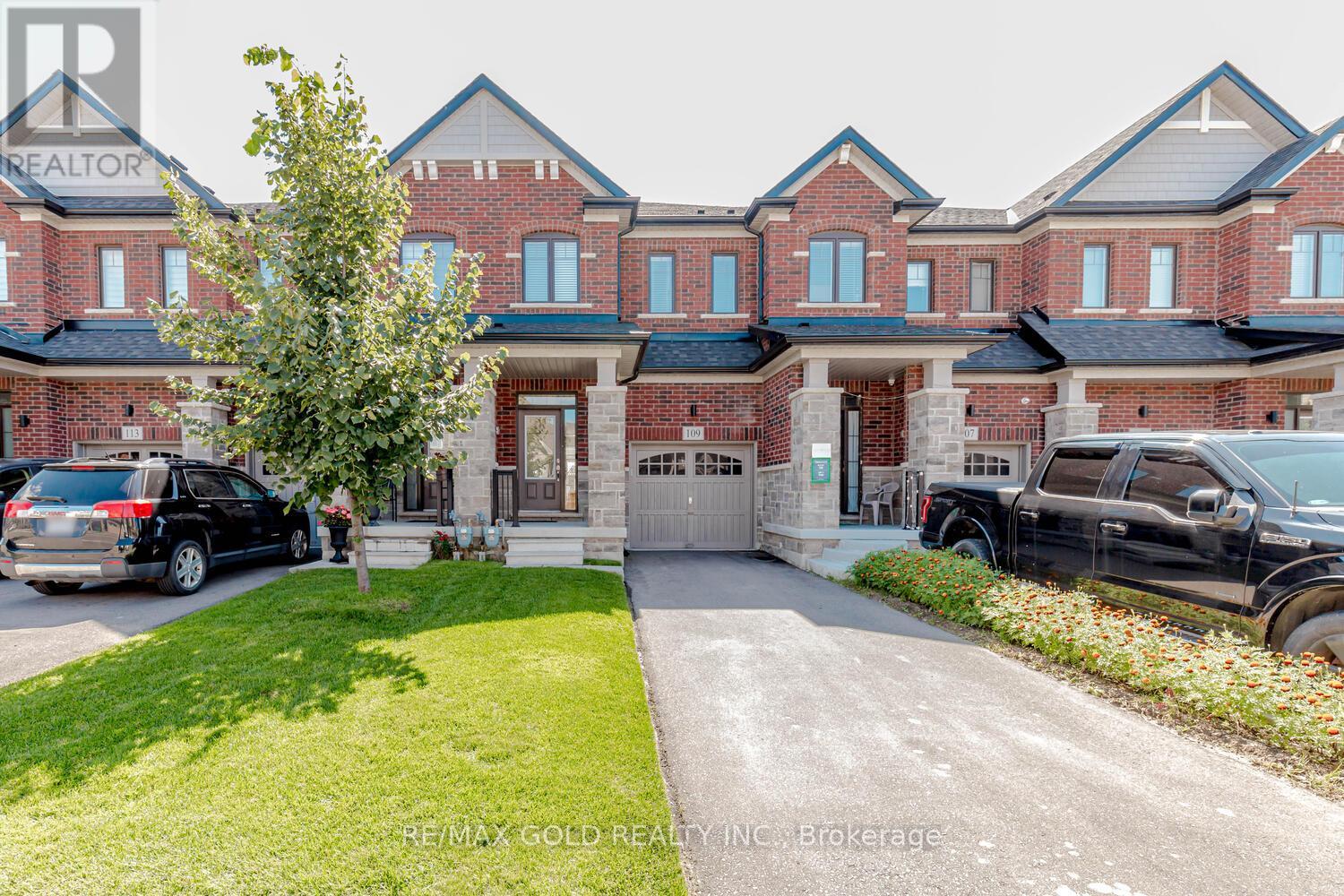 109 Benadir Avenue, Caledon, Ontario  L7C 2J3 - Photo 2 - W12974510