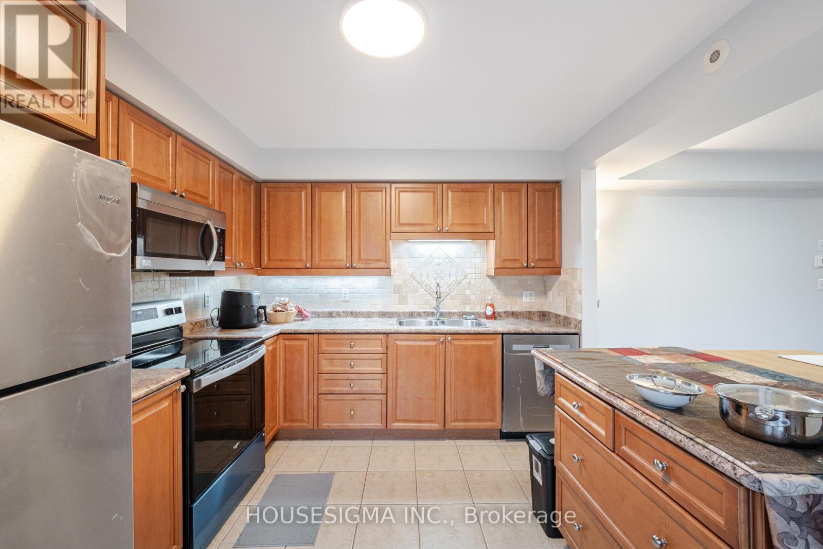 3 - 760 Neighbourhood Circle, Mississauga, Ontario  L5B 0B6 - Photo 12 - W12974526