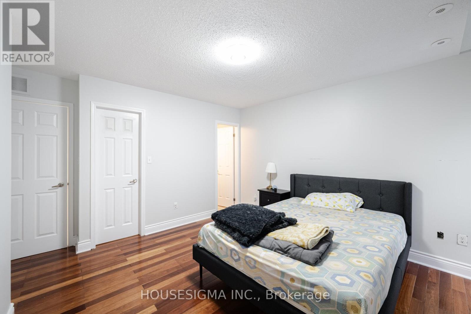 3 - 760 Neighbourhood Circle, Mississauga, Ontario  L5B 0B6 - Photo 15 - W12974526