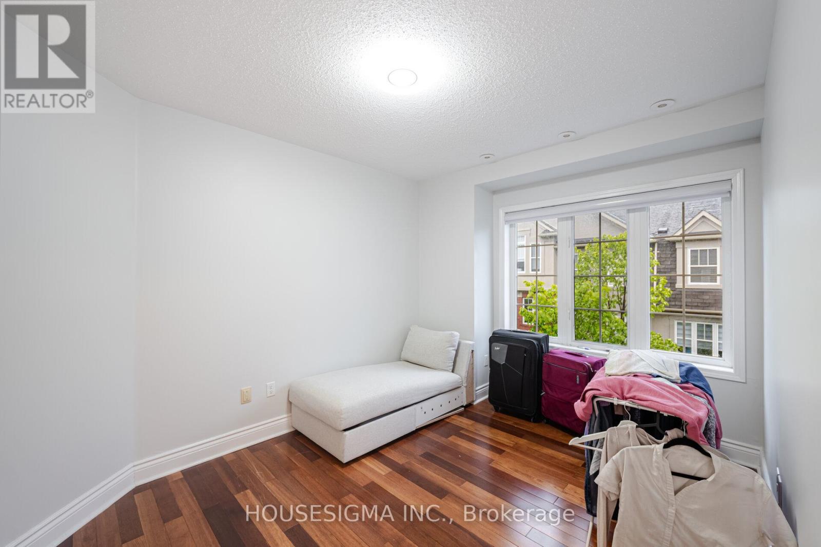 3 - 760 Neighbourhood Circle, Mississauga, Ontario  L5B 0B6 - Photo 17 - W12974526