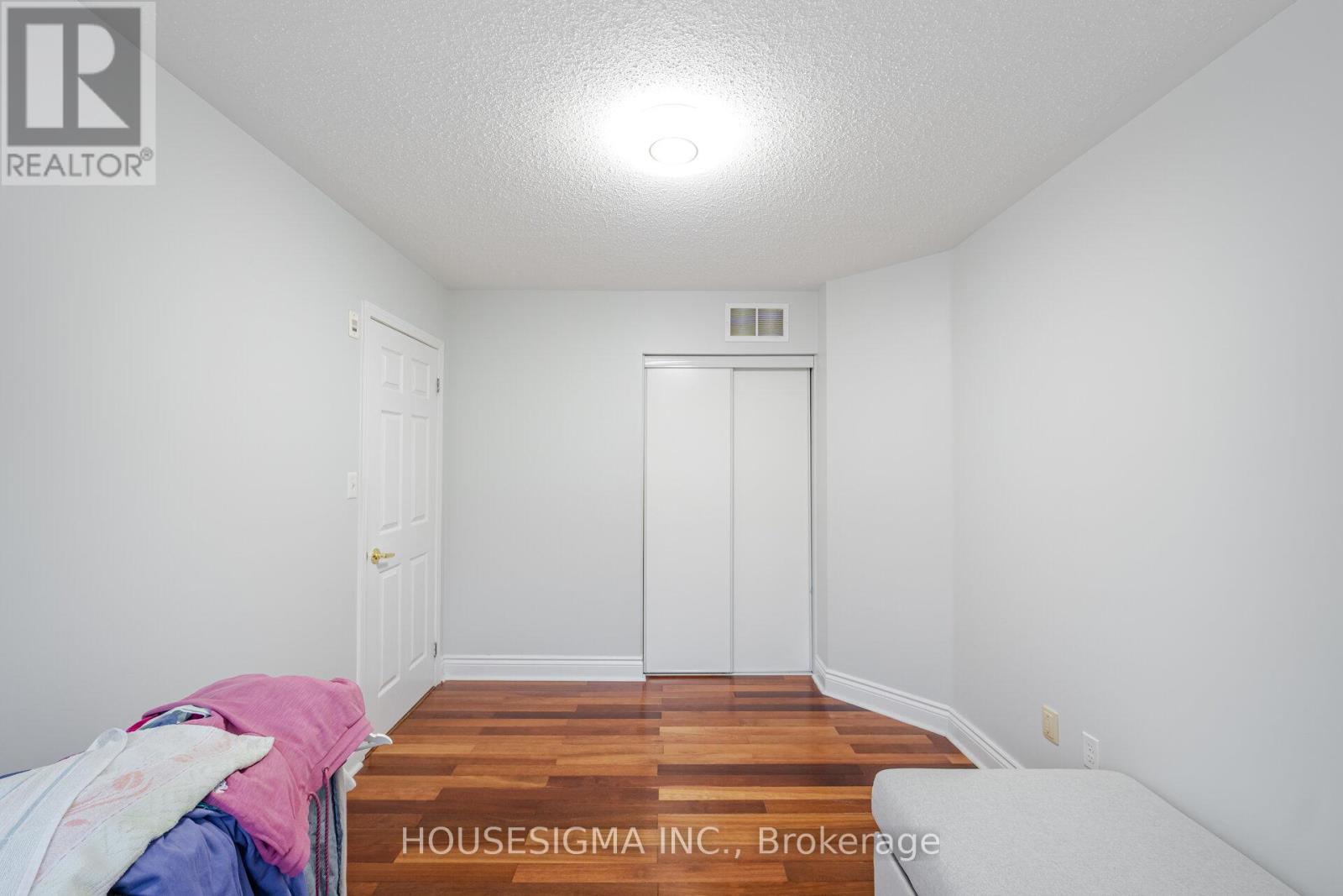 3 - 760 Neighbourhood Circle, Mississauga, Ontario  L5B 0B6 - Photo 18 - W12974526