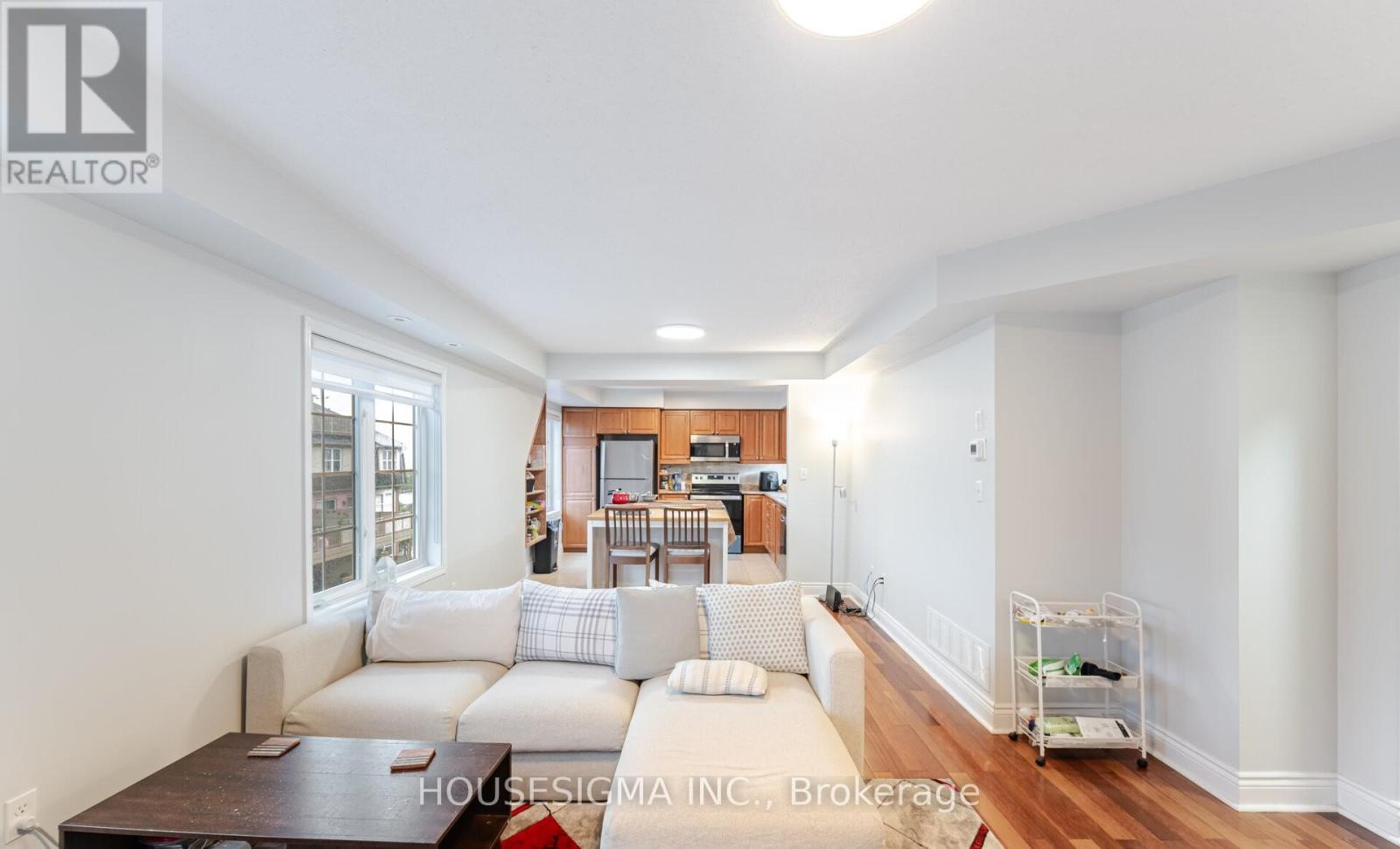 3 - 760 Neighbourhood Circle, Mississauga, Ontario  L5B 0B6 - Photo 5 - W12974526