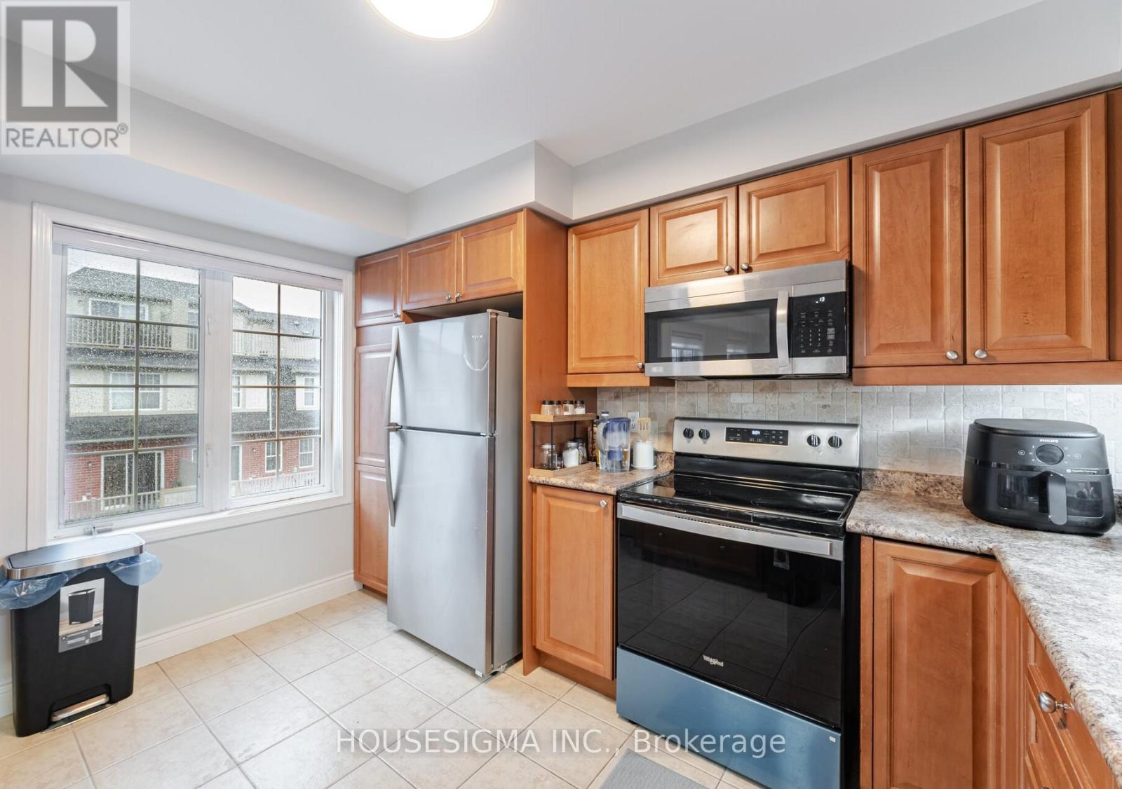 3 - 760 Neighbourhood Circle, Mississauga, Ontario  L5B 0B6 - Photo 8 - W12974526