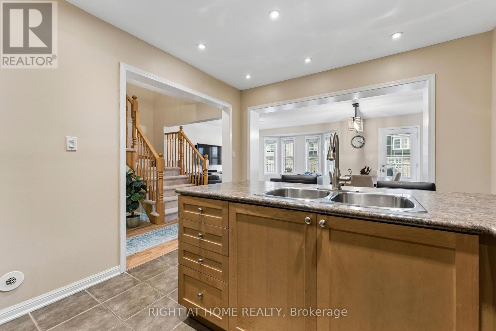 915 Deverell Place, Milton, Ontario  L9T 0M2 - Photo 18 - W12974560