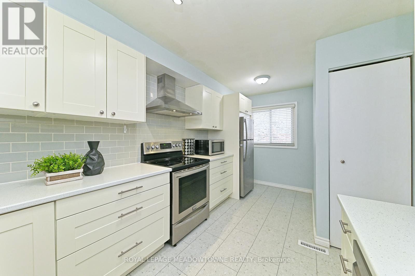 74 - 80 Lynden Circle, Halton Hills, Ontario  L7G 4Y8 - Photo 8 - W12974582