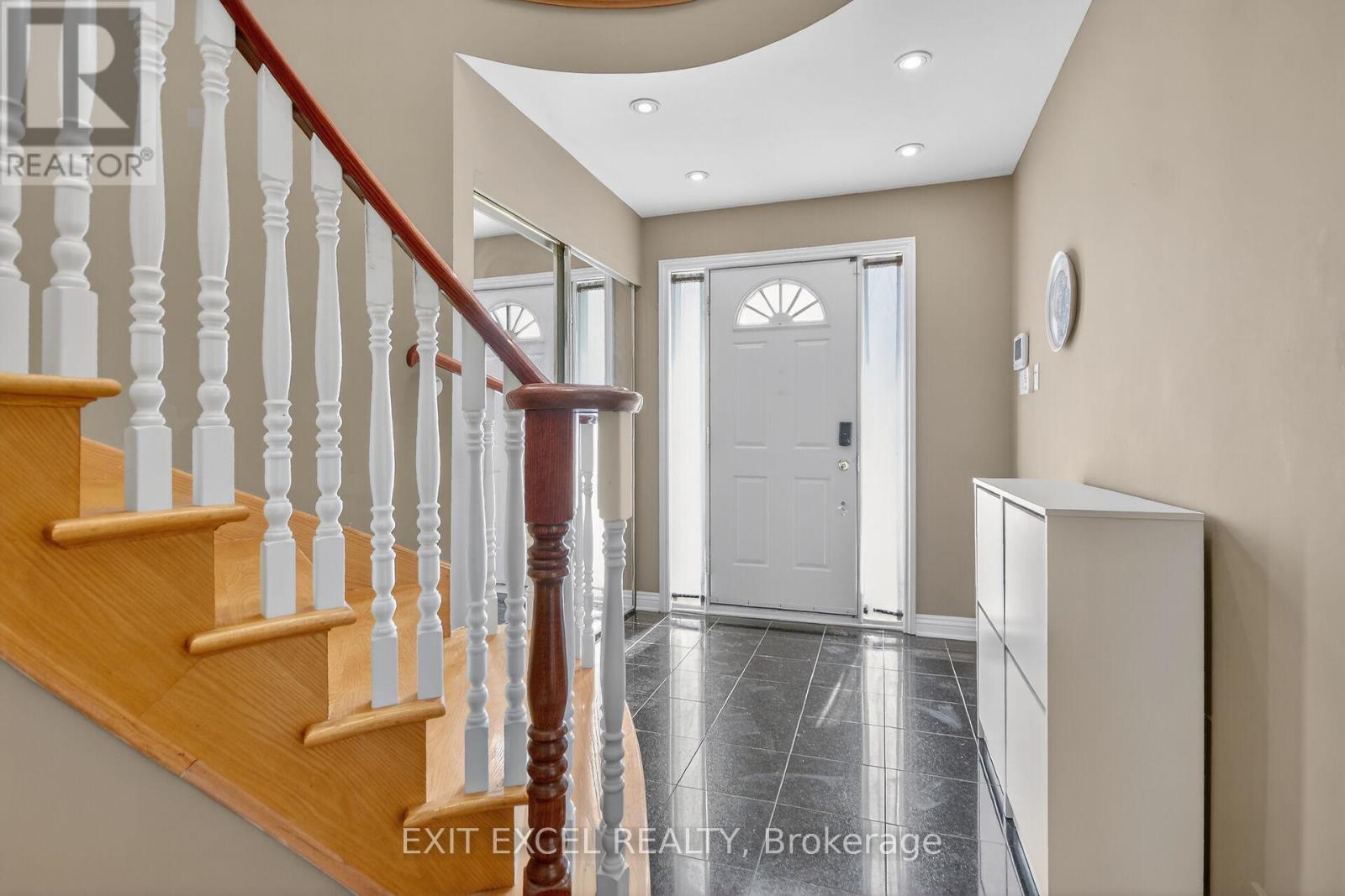 1093-B Normandy Cr. Normandy Crescent, Ottawa, Ontario  K2C 0L9 - Photo 3 - X12974618